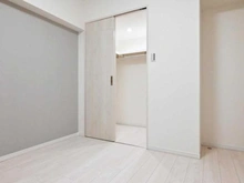 【東京都/足立区梅田】プライムスクエア―梅島 洋室：約6.1帖 ウォークインクローゼット付き