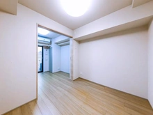 【東京都/文京区千駄木】オープンレジデンシア千駄木ヒルズ リビング・ダイニング：奥：洋室