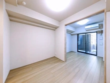 【東京都/文京区千駄木】オープンレジデンシア千駄木ヒルズ リビング・ダイニング：奥：洋室