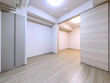 【東京都/文京区千駄木】オープンレジデンシア千駄木ヒルズ 洋室：奥：リビング・ダイニング