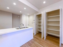 【東京都/新宿区中落合】クラッシィハウス新宿中落合 収納：キッチン横