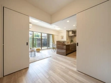 【埼玉県/川口市並木】エステムコート川口並木サウスガーデン 洋室：3.5帖
奥：LDK