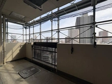 【埼玉県/川口市栄町】コスモ川口栄町 バルコニー：大規模修繕工事中