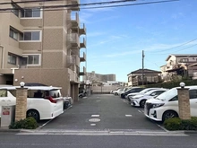 【埼玉県/川口市西川口】グローベルザ・ガーデン川口 駐車場