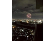 【埼玉県/川口市元郷】エルザタワー55 眺望：2023年9月撮影、北区花火会 -RED×BLUE SPARKLE GATE-の花火です。