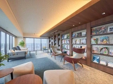 【埼玉県/川口市栄町】プラウドタワー川口クロス 共用部：「ライブラリーラウンジ」。リモートワーク等での利用も可能