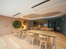 【埼玉県/川口市栄町】プラウドタワー川口クロス 共用部：「パーティールーム（キッチン付）」。隣接する「キッズラウンジ」とともに利用可能