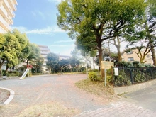 【神奈川県/川崎市高津区下作延】クイーンハイツ久地 下作延北ノ谷公園（現地より約20m）