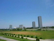 【神奈川県/川崎市高津区北見方】クレッセント二子多摩川4 多摩川河川敷（現地より約140m）
