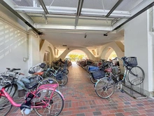 【神奈川県/川崎市高津区久本】パークシティ溝の口 E棟 駐輪場