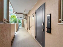 【東京都/府中市緑町】レーヴステージ府中緑町 共用部：玄関