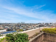 【神奈川県/川崎市高津区久地】エル・サフィーロ25 眺望：ルーフバルコニーから