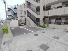 【神奈川県/川崎市多摩区堰】多摩川久地パーク・ホームズ弐番館 駐車場