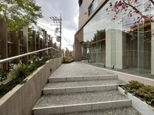 【神奈川県/川崎市宮前区有馬】バースシティ・ザ・マーク鷺沼 アプローチ