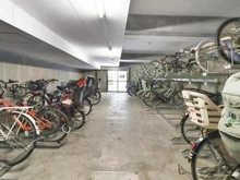 【東京都/多摩市諏訪】 プレシス多摩永山レヴィエ 駐輪場