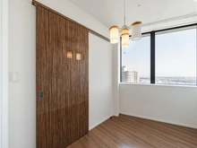 【神奈川県/川崎市中原区小杉町】パークシティ武蔵小杉ザガーデン タワーズウエスト 洋室：南向き（約4.5帖）