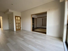 【東京都/昭島市田中町】グリーンタウン昭島 リビング・ダイニング：右：和室