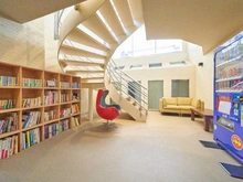 【東京都/新宿区大久保】エム・ブランド新宿戸山公園 共用施設：ライブラリースペース