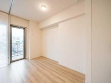【東京都/新宿区高田馬場】パークシティ高田馬場 サウスレジデンス 洋室：約4.5帖
（左側）リビングダイニング