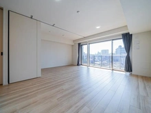 【東京都/新宿区高田馬場】パークシティ高田馬場 リビング・ダイニング：奥側：洋室　約5.0帖