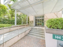 【東京都/新宿区百人町】西戸山タワーホウムズ サウスアネックス アプローチ