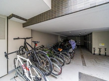 【東京都/新宿区下落合】プラウド高田馬場 敷地内