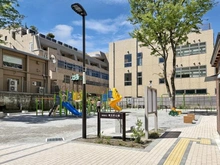 【東京都/新宿区東五軒町】グラツィオーソ神楽坂ウエスト 東五軒公園（現地より約160m）