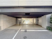 【東京都/三鷹市上連雀】グランドメゾン三鷹フロントレジデンス 駐車場入り口