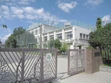 【東京都/三鷹市上連雀】グランドメゾン三鷹フロントレジデンス 三鷹市第四中学校（現地より約600m）