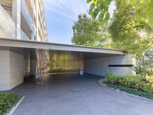 【東京都/国分寺市東恋ヶ窪】ザ・パークハウス国分寺四季の森II アプローチ