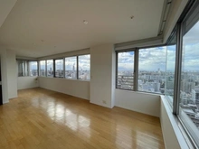 【大阪府/大阪市福島区吉野】大阪ウエストゲートタワー リビング・ダイニング：三方角の窓で光あふれる開放的なLD