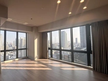 【大阪府/大阪市中央区安土町】クレヴィアタワー御堂筋本町 リビング：窓から朝の光が入ります