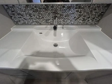 【大阪府/大阪市中央区安土町】クレヴィアタワー御堂筋本町 洗面所：ミラー下のタイル