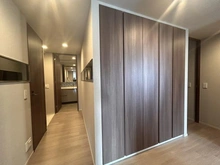 【大阪府/大阪市中央区安土町】クレヴィアタワー御堂筋本町 収納：廊下部分