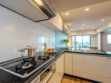 【大阪府/大阪市中央区久太郎町】プレサンスレジェンド堺筋本町タワー キッチン：L字型