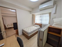 【兵庫県/神戸市中央区八幡通】ザ・パークハウス神戸三宮 洋室：北西側から光が差し込みます。家具調度品は価格に含まれません