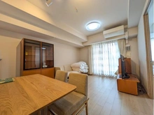 【兵庫県/神戸市中央区八幡通】ザ・パークハウス神戸三宮 リビング・ダイニング：約10.1帖のLD。家具調度品は価格に含まれません