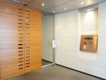 【大阪府/大阪市北区菅原町】ジーニス大阪 EAST エントランス