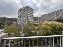 【兵庫県/宝塚市中山五月台】中山五月台住宅 25号棟 眺望：西側バルコニーから