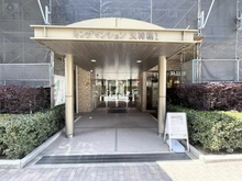 【大阪府/大阪市北区天神橋】キングマンション天神橋I エントランス：大規模修繕工事中