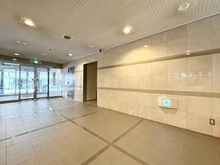 【大阪府/大阪市北区天神橋】キングマンション天神橋I エントランス：大規模修繕工事中