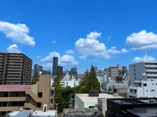 【大阪府/大阪市福島区鷺洲】リバーガーデン福島木漏れ日の丘 CDEF棟 眺望：バルコニーから撮影、西梅田エリアを望む