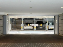 【大阪府/大阪市天王寺区上本町】ローレルコート上本町七丁目北館 駐車場