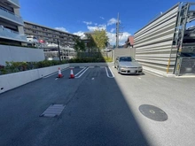 【大阪府/吹田市千里山虹が丘】シエリアシティ千里山 B棟 来客用駐車場