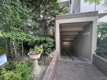 【大阪府/大阪市城東区新喜多東】プラウド城東 敷地内