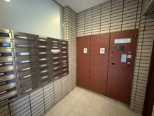 【大阪府/大阪市城東区新喜多東】プラウド城東 メールBOX：右側：宅配BOX