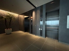 【大阪府/大阪市中央区西心斎橋】ローレルタワー心斎橋 エレベーターホール