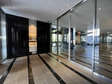 【大阪府/大阪市中央区久太郎町】プレサンスレジェンド堺筋本町タワー エントランス:オートロック