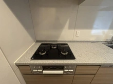 【大阪府/大阪市中央区南本町】ブランズタワー御堂筋本町 キッチン：三口コンロ