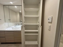 【大阪府/大阪市中央区南本町】ブランズタワー御堂筋本町 収納：洗面所部分の収納です